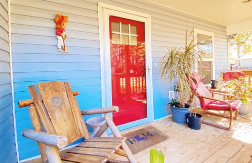 Covington Cottage | Pet Friendly Lone Oak Cottage - Central + Serene