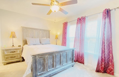 Covington Cottage | Pet Friendly Lone Oak Cottage - Central + Serene