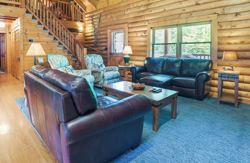Frederic Cabin | Pet-Friendly Michigan Cabin w/ Private Pond