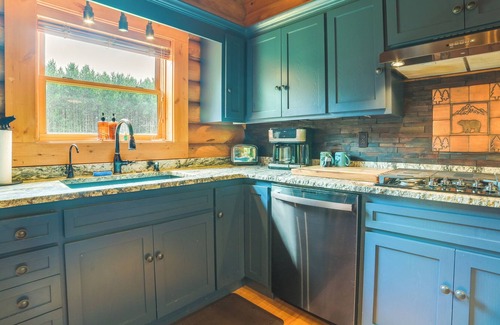 Frederic Cabin | Pet-Friendly Michigan Cabin w/ Private Pond