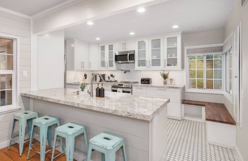 Fresno House | Pet Friendly, Mid-Century Modern Home with Central AC and whole home fan