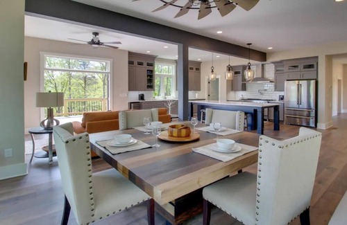 Talking Rock House | Pet friendly Mountaintop – 4-5 bdrms sleeps 12 -18
