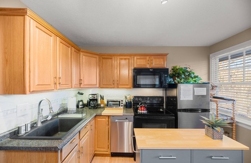Weaverville Cottage | Pet-Friendly Mountain View Cottage - Large deck & views of Blue Ridge Mtns.