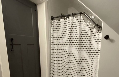 Alpine Village House | Pet friendly Mountain Retreat-Newly remodeled with comfort & cleanliness in mind