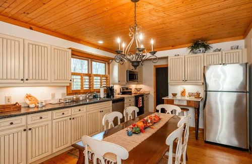 Rosman House | Pet friendly! Mountain views and only 20 mins to Brevard!