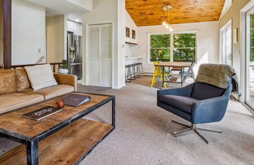 West Hartford House | Pet-Friendly, Mountainside Home | Treetop Lodge
