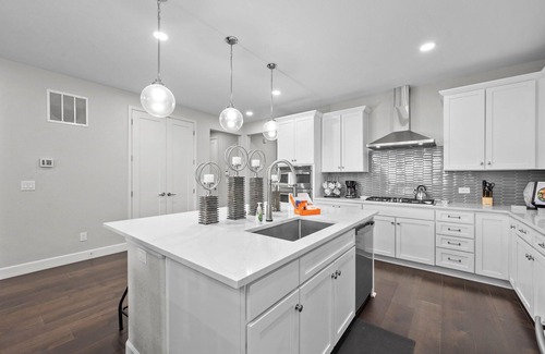 Commerce City House | Pet Friendly New Luxury home on Buffalo Run Golf Course - Pool Table, BBQ