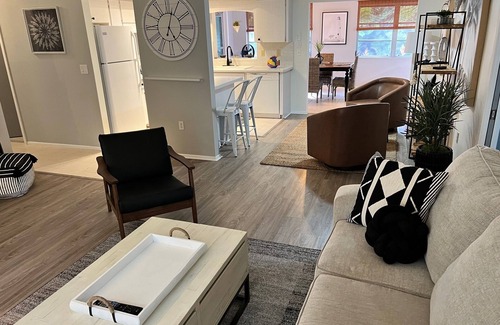 South Venice House | PET friendly, Newly remodeled cozy home close to beaches and historic downtown.