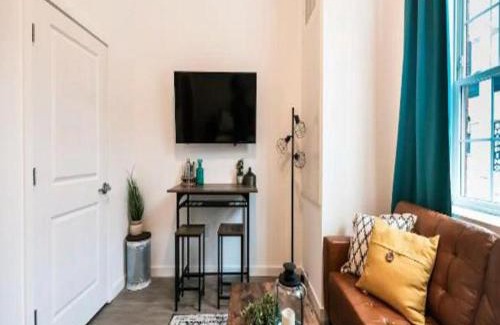 Central Northside House | Pet Friendly North Shore Studio w/Fitness Center