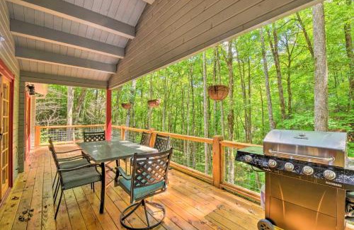 Otto House | Pet-Friendly Otto Mountain Cabin with Fireplace!