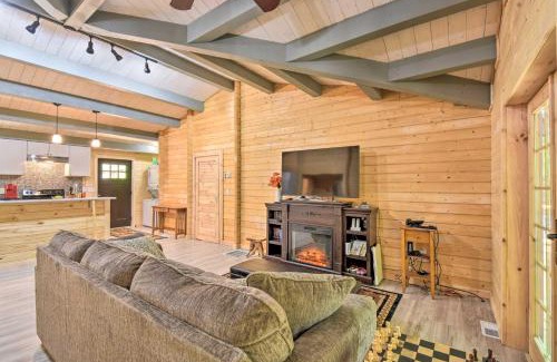 Otto House | Pet-Friendly Otto Mountain Cabin with Fireplace!