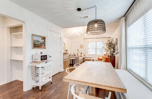 Spring Hill Apartment | Pet Friendly |Outdoor Fire Pit|Shops & Food Nearby