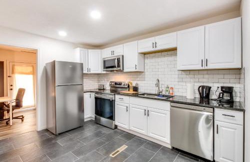 Lenexa Apartment | Pet-Friendly Overland Park Condo with Pool Access!