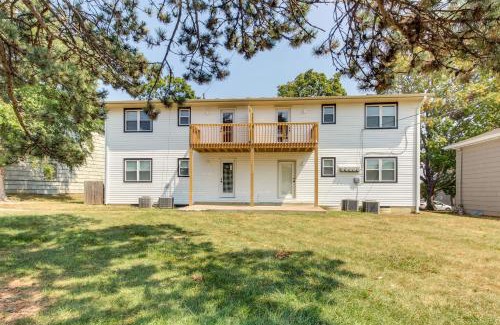 Lenexa Apartment | Pet-Friendly Overland Park Condo with Pool Access!