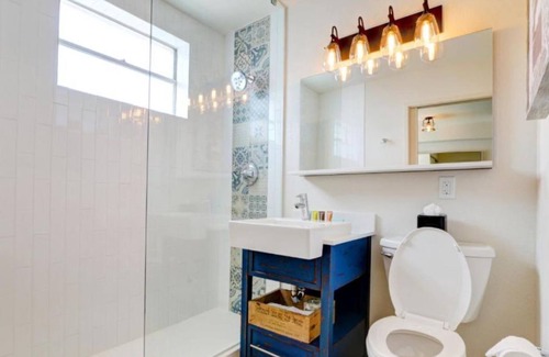 St. Pete Beach Resort | Pet-friendly Property by the Beach! Outdoor Pool, Free Onsite Parking!