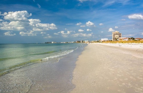 St. Pete Beach Resort | Pet-friendly Property by the Beach! Outdoor Pool, Free Onsite Parking!
