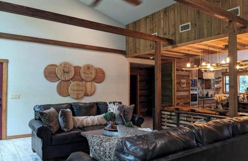 Broken Bow House | Pet Friendly Paradise in the Southern Hills of Hochatown, Oklahoma, Perfect for a Weekend Escape