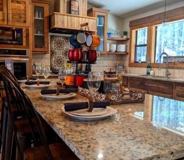 Broken Bow House | Pet Friendly Paradise in the Southern Hills of Hochatown, Oklahoma, Perfect for a Weekend Escape