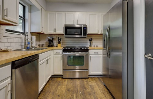 Bellview House | Pet-Friendly Pensacola Vacation Rental w/Patio