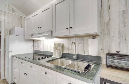 Picayune Cottage | Pet-friendly Picayune Tiny Home ~ 4 Mi to Downtown