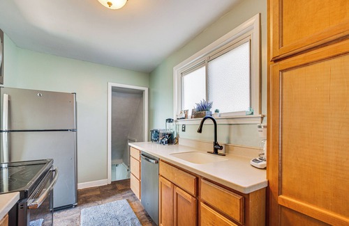 South Hills House | Pet-Friendly Pittsburgh Home: 3 Mi to Downtown!