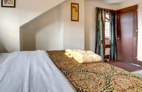 Wilkinsburg Cottage | Pet-friendly Pittsburgh Home ~ 9 Mi to Downtown!