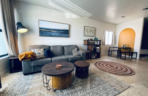 Nob Hill House | Pet Friendly! Private retreat in Nob Hill