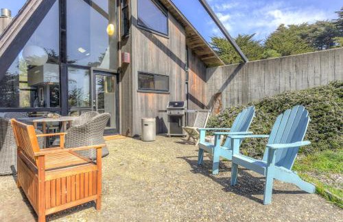 Sea Ranch House | Pet Friendly & Private Hot Tub