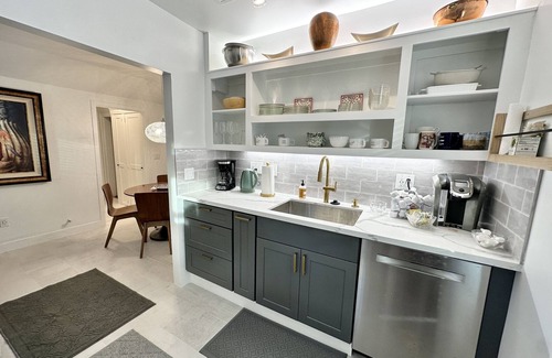 Washington Ave./ Memorial Park House | PET FRIENDLY! Private Quiet Home! Spring 2025 Special!