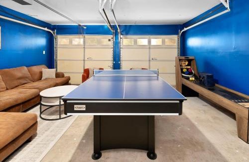 Milwood House | Pet Friendly - Q2 & Domain - King Bed, Pool Table