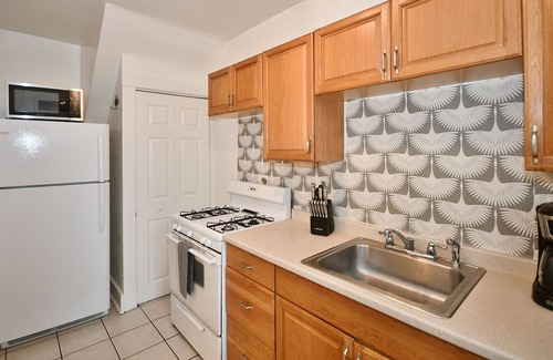 South Hills House | Pet Friendly Quiet Bungalow Minutes to Southside and the Trolly to the Stadiums