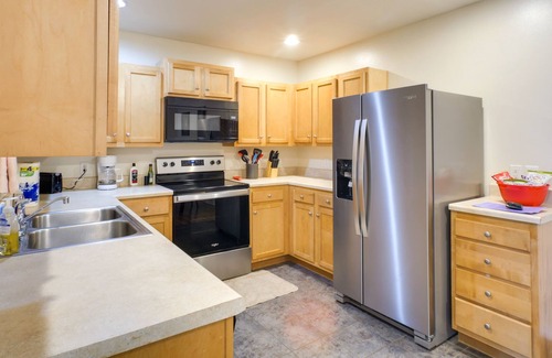 Brookline Station House | Pet-Friendly Republic Vacation Rental w/ Deck!