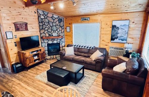 Heber House | Pet Friendly Retreat in Rim Country! With a Spa!
