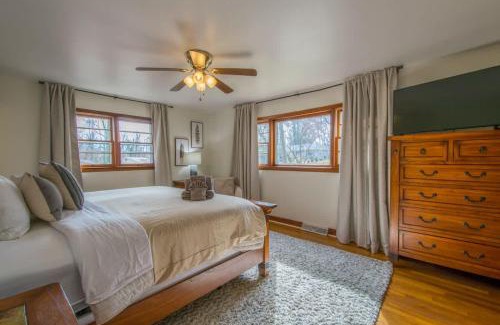 Hendersonville House | Pet-Friendly Retreat~$375 Free Activities Daily