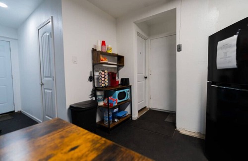 Ontario House | Pet-Friendly Room Near Airport with Free Parking