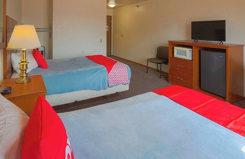 Redwood Falls Hotel | Pet-Friendly Room Near Casino + Local Dining & Attractions in Redwood Falls