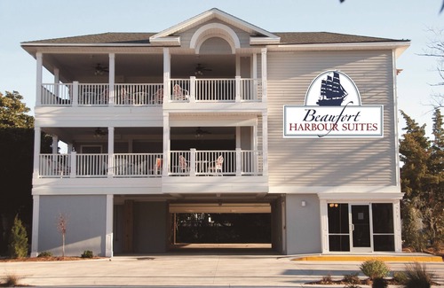 Morehead City Apartment | PET FRIENDLY rooms available, short walk to Historic Beaufort Waterfront