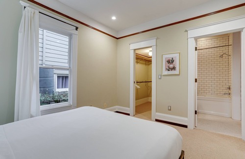 Phinney Ridge House | Pet-Friendly Seattle Home ~ 6 Mi to Downtown!