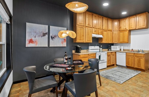 Fairview Cabin | Pet-friendly serene cabin with air hockey and fire pit