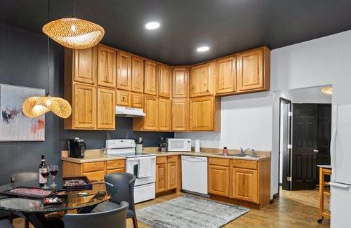 Fairview Cabin | Pet-friendly serene cabin with air hockey and fire pit