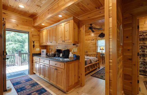 Foxfire Estates Cabin | Pet Friendly, Shade Tree Lodge, Minutes to Downtown Blue Ridge, GAn
