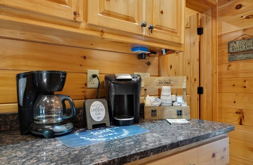 Foxfire Estates Cabin | Pet Friendly, Shade Tree Lodge, Minutes to Downtown Blue Ridge, GAn