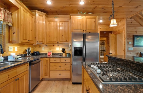 Foxfire Estates Cabin | Pet Friendly, Shade Tree Lodge, Minutes to Downtown Blue Ridge, GAn