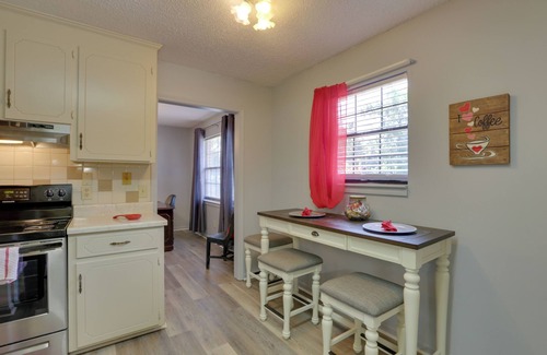 Slocomb House | Pet-Friendly Slocomb Vacation Rental w/Sunroom!