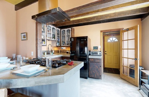 Joshua Tree Cabin | Pet-Friendly, Spacious & Centrally Located
