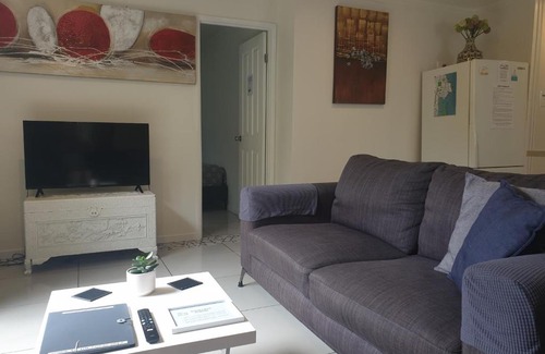 Caloundra Apartment | Pet friendly & spacious two bedroom guest unit