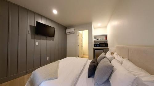 Coeur d'Alene Apartment | Pet Friendly Studio Next To Food Pavilion