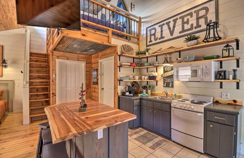 Mountain View Apartment | Pet-Friendly Studio with Loft and Mountain Views!