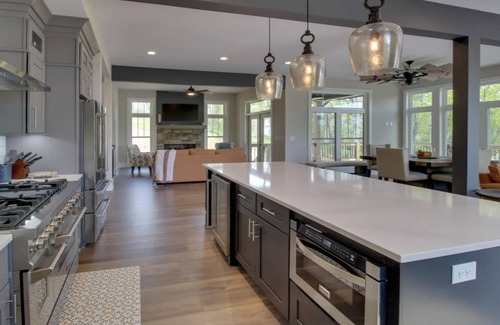 Talking Rock House | Pet friendly. Stunning mountaintop home nestled in the Blue Ridge Mountains.