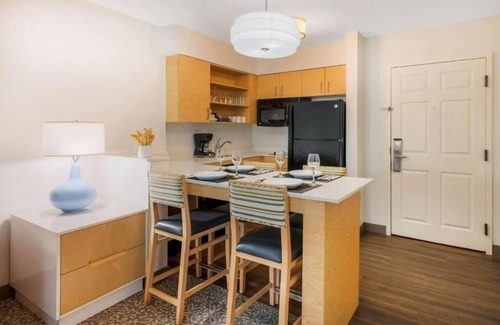 Arrowood Hotel | Pet Friendly Stylish Suite with Apartment-Style Comfort Near Charlotte Hotspots